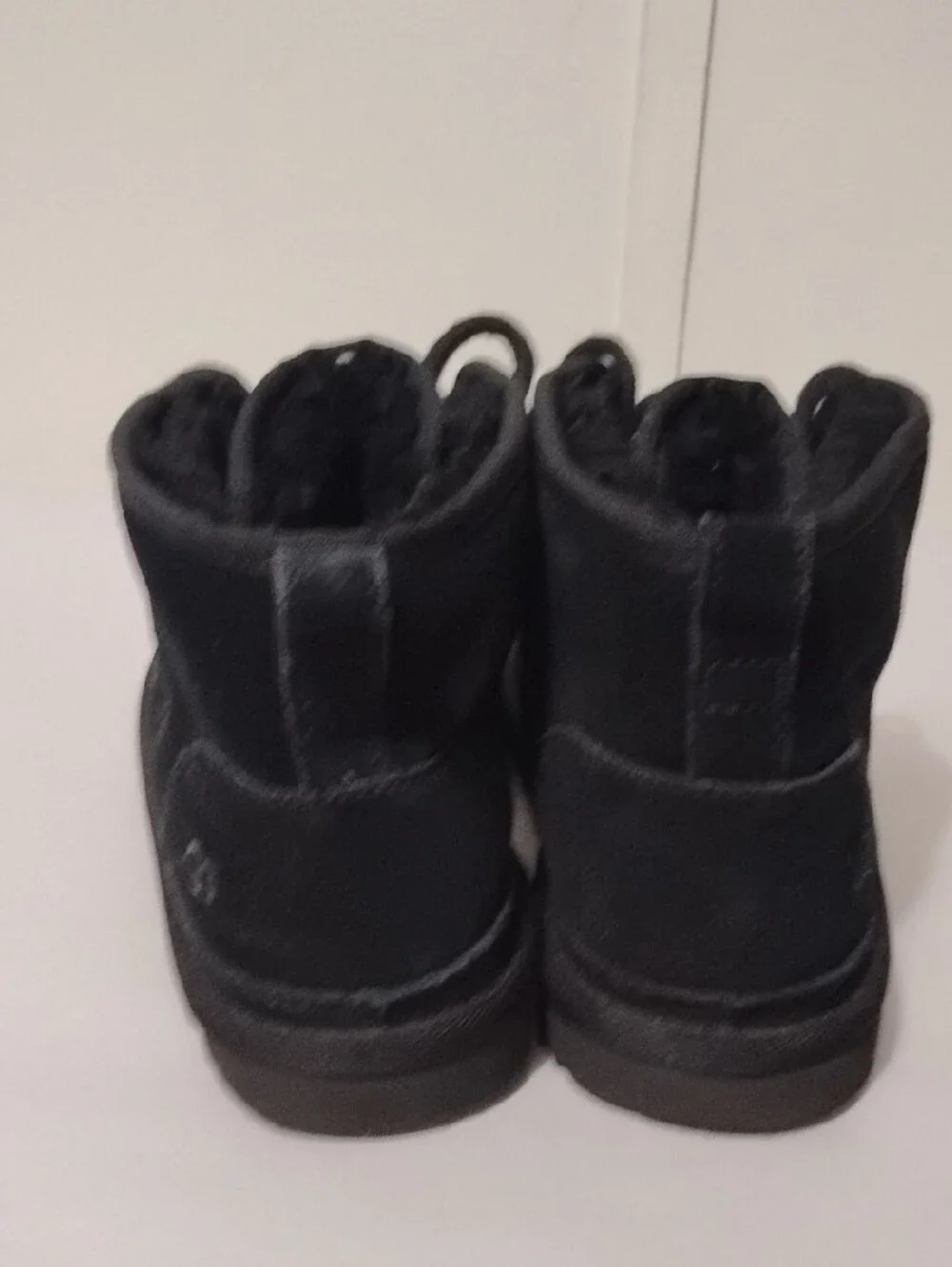 UGG Neumel 11 Big Kids 6 Black Suede Chukka Boots 1017320K